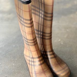 Blueberry rain boots